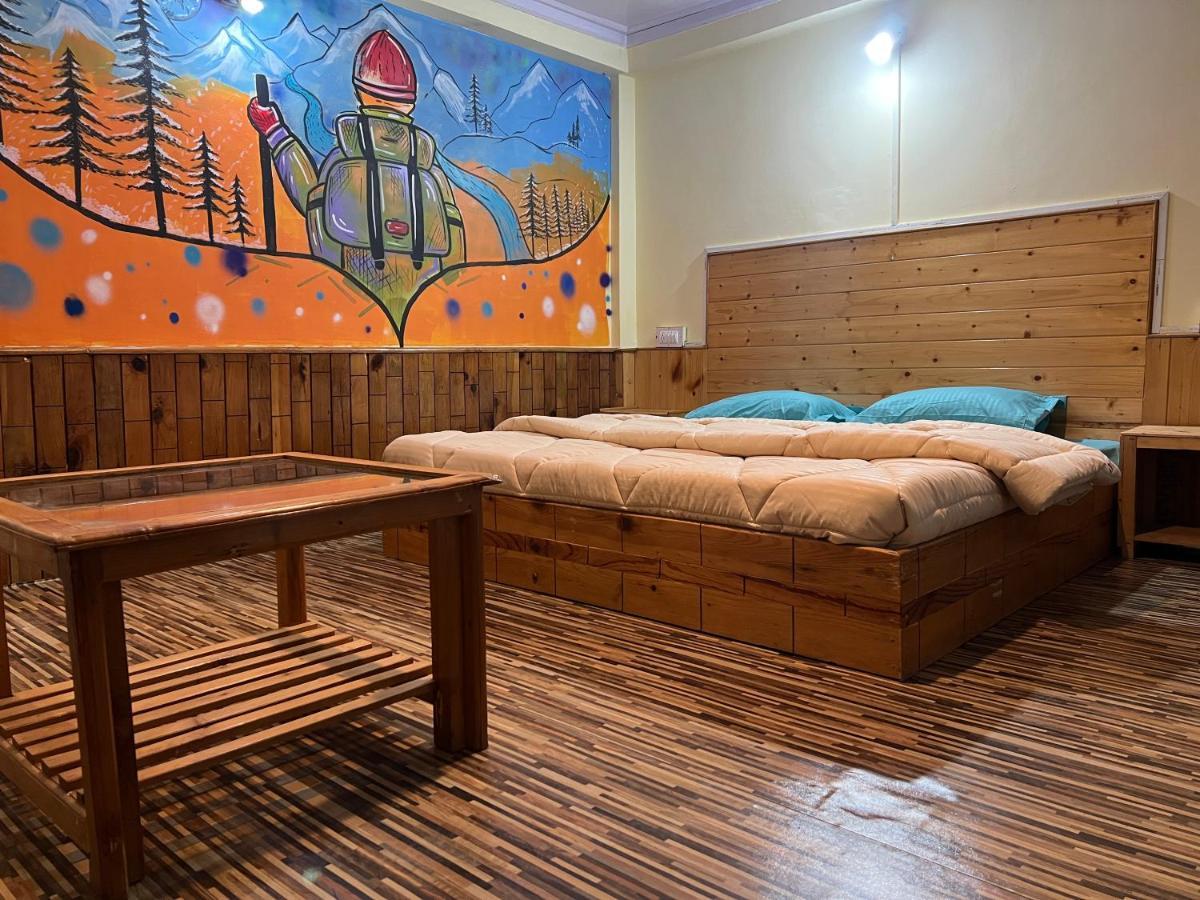 Hostel The Vagabond Manali Exterior foto