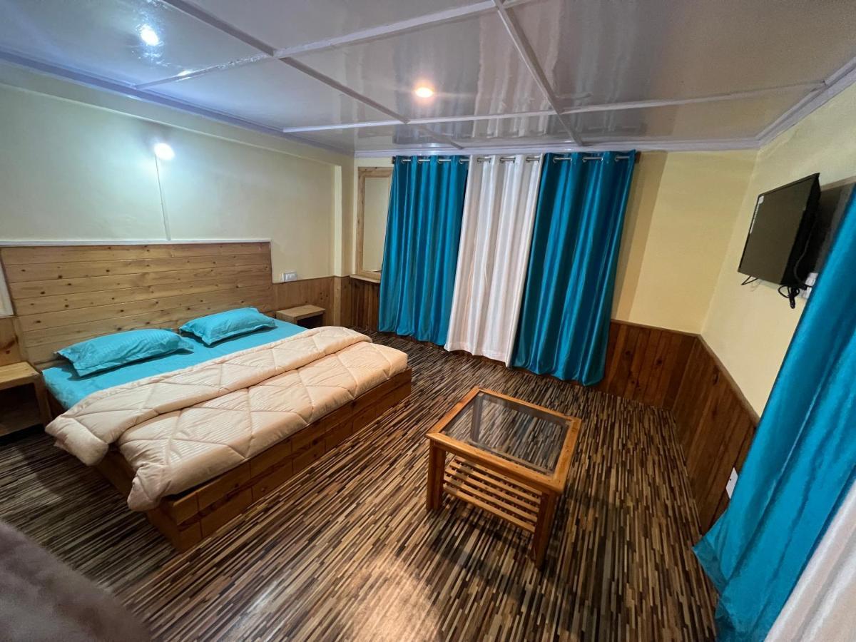 Hostel The Vagabond Manali Exterior foto