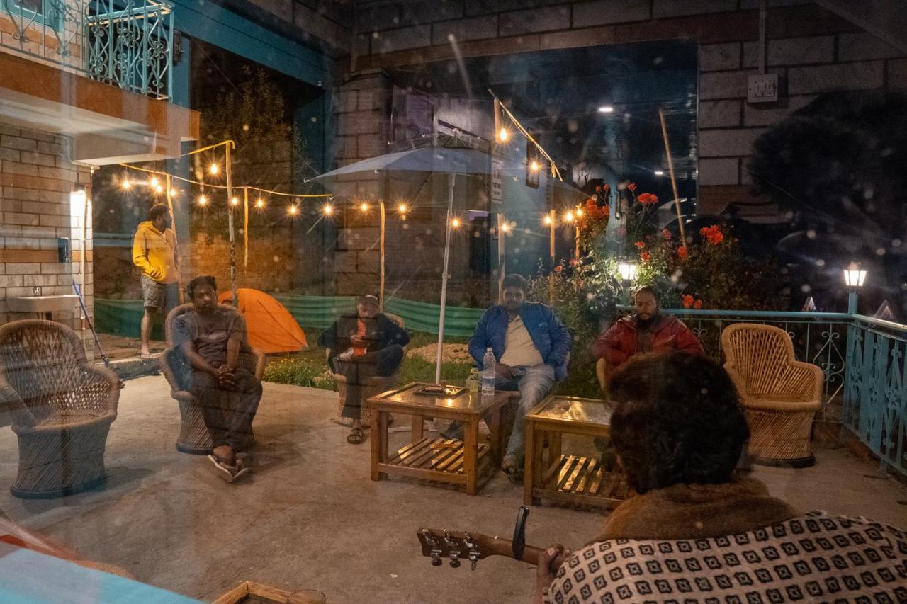 Hostel The Vagabond Manali Exterior foto